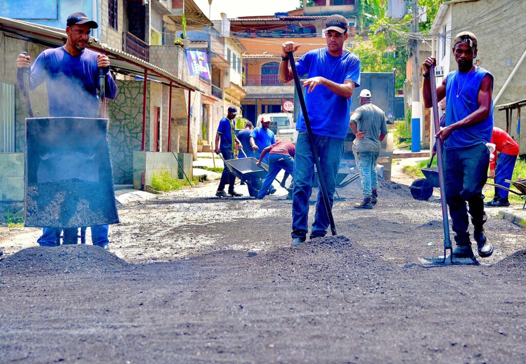 Prefeitura de Belford Roxo asfalta e revitaliza ruas do bairro Wona
