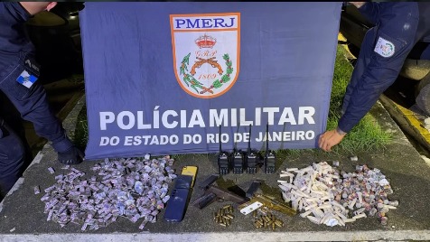 Companhia de Drones de Belford Roxo auxilia PM na prisão de criminosos no Shangrilá e a DRE-BF no desmanche de carros em Santa Teresa