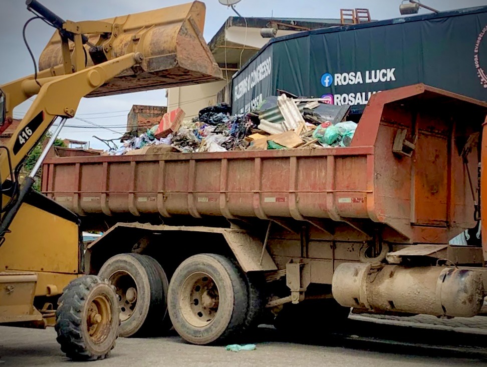 Prefeitura de Belford Roxo realiza mutirão de limpeza nas vias públicas após eleições
