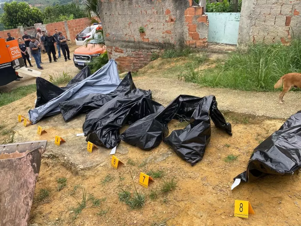 Operação conjunta da Prefeitura de Belford Roxo, Polícias Militar e Civil localiza cemitério clandestino do tráfico na Caixa D´água