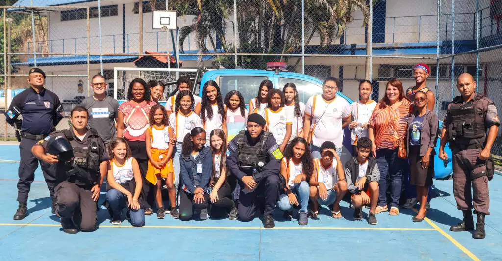 Escola José Pinto Teixeira participa do programa ‘Minha Escola Azul’ no batalhão de Polícia Militar