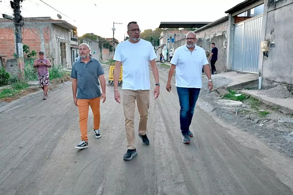 Prefeito Márcio Canella visita obras em quatro bairros de Belford Roxo