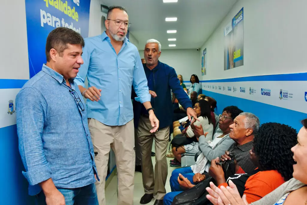Prefeito Márcio Canella visita Policlínica Tamoios e anuncia a chegada de mais médicos para a unidade