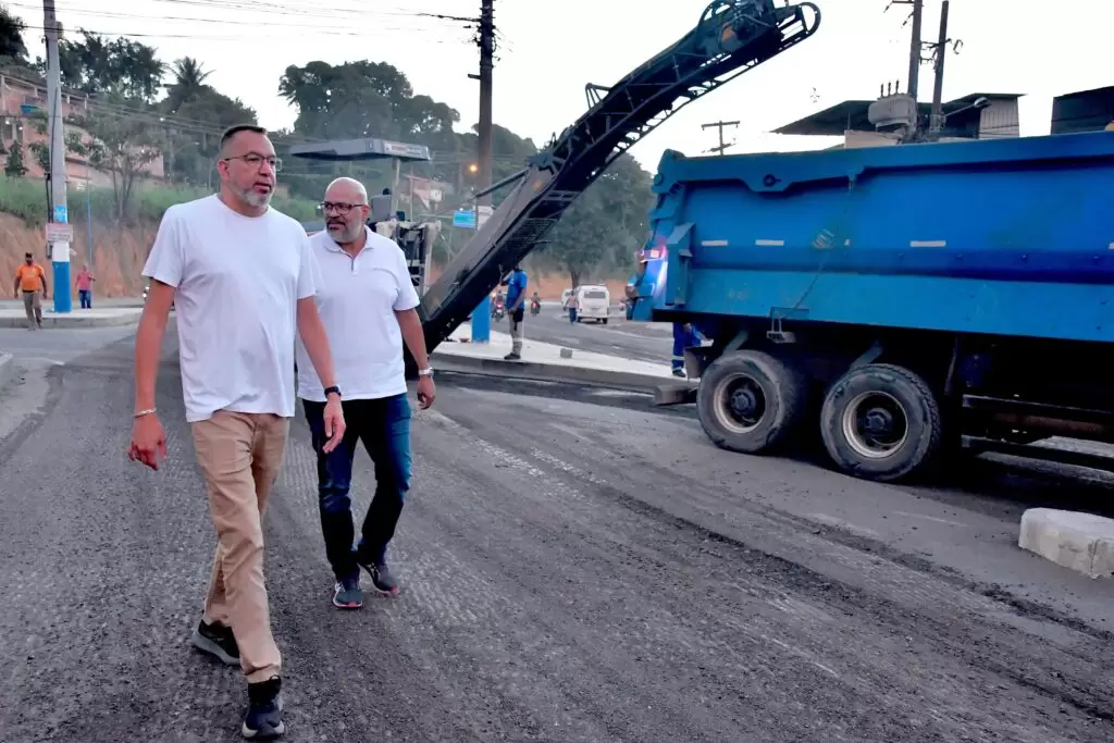 Prefeito Márcio Canella visita obras em quatro bairros de Belford Roxo