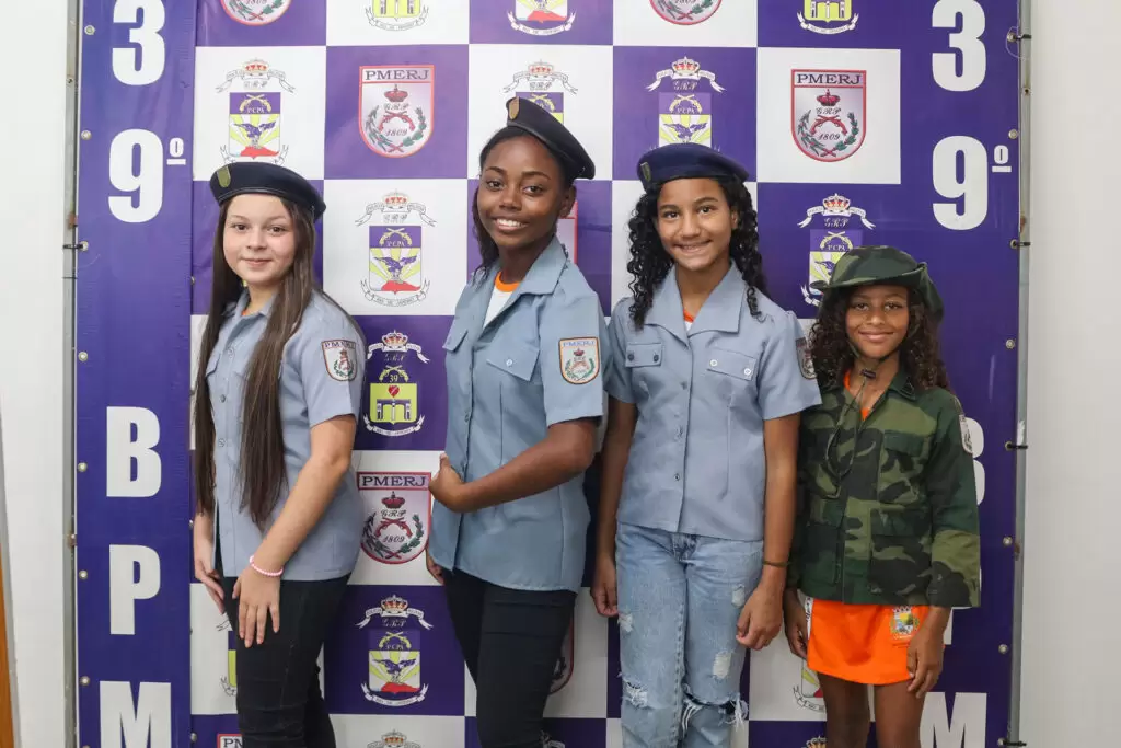Escola José Pinto Teixeira participa do programa ‘Minha Escola Azul’ no batalhão de Polícia Militar