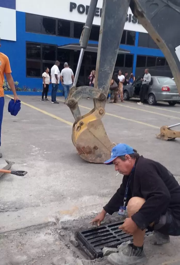 Prefeitura faz mutirão de limpeza no Vilar Novo  e desobstrui bueiros em Areia Branca
